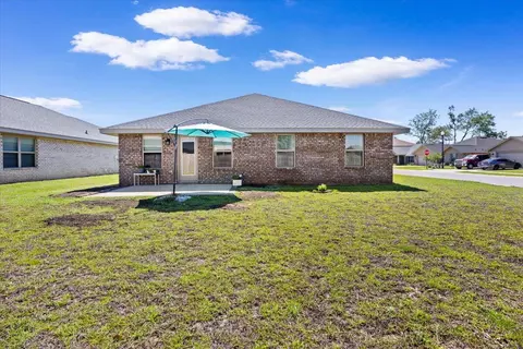 Exterior - 232 Baycliff Dr, Crestview, FL 32536 photo 4 of 5