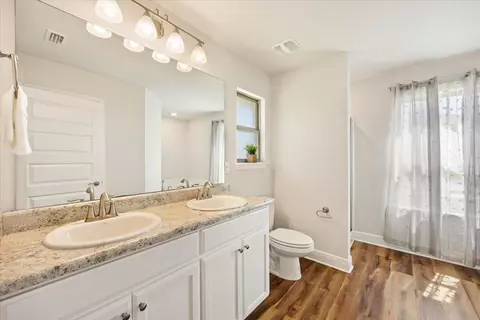Bath - 232 Baycliff Dr, Crestview, FL 32536 photo 1 of 4