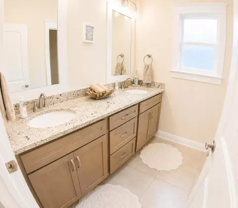 Bath - 285 Mill Pond Cv, Freeport, FL 32439 photo 7 of 8