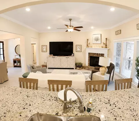 Living - 285 Mill Pond Cv, Freeport, FL 32439 photo 2 of 2