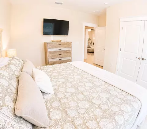 Bedroom - 285 Mill Pond Cv, Freeport, FL 32439 photo 4 of 8
