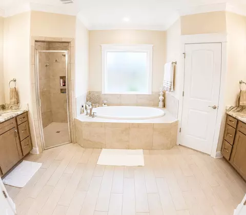 Bath - 285 Mill Pond Cv, Freeport, FL 32439 photo 1 of 8