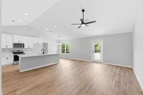 101 Stephens Ln #B, Crestview, FL 32539 photo 5