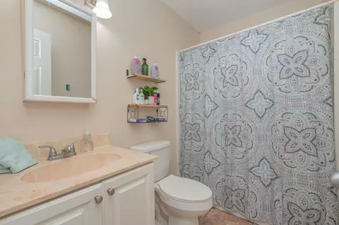 Bath - 834 Mcdonald St, Crestview, FL 32536 photo 3 of 5