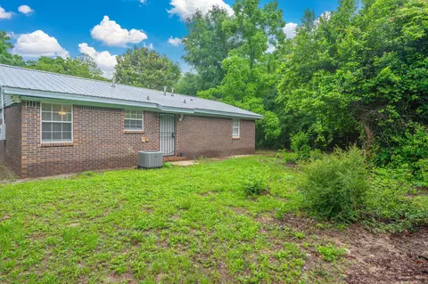 Exterior - 834 Mcdonald St, Crestview, FL 32536 photo 4 of 6