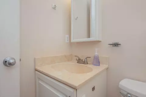 Bath - 834 Mcdonald St, Crestview, FL 32536 photo 2 of 5