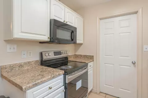 Kitchen - 834 Mcdonald St, Crestview, FL 32536 photo 4 of 5
