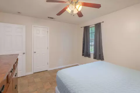 Bedroom - 834 Mcdonald St, Crestview, FL 32536 photo 5 of 8