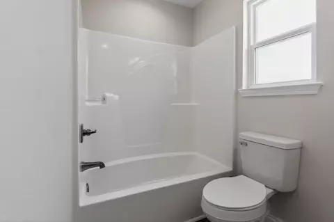 Bath - 5358 Highview Dr, Crestview, FL 32539 photo 4 of 4