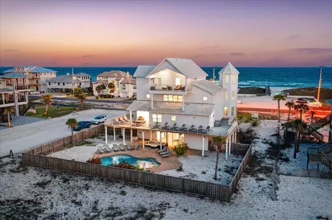 8118 Gulf Blvd, Navarre, FL 32566