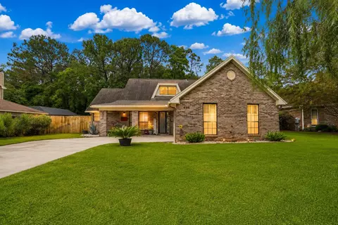 805 Overbrook Dr, Fort Walton Beach, FL 32547