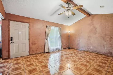Living - 324 John King Rd, Crestview, FL 32539 photo 2 of 2