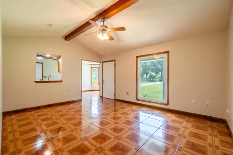 Living - 324 John King Rd, Crestview, FL 32539 photo 4 of 6
