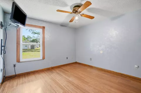 Bedroom - 324 John King Rd, Crestview, FL 32539 photo 3 of 5