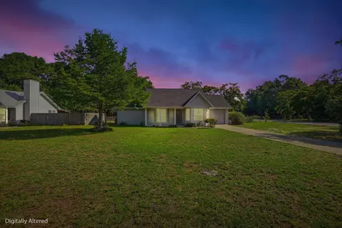 Exterior - 324 John King Rd, Crestview, FL 32539 photo 2 of 7