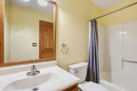 Bath - 324 John King Rd, Crestview, FL 32539 photo 3 of 4
