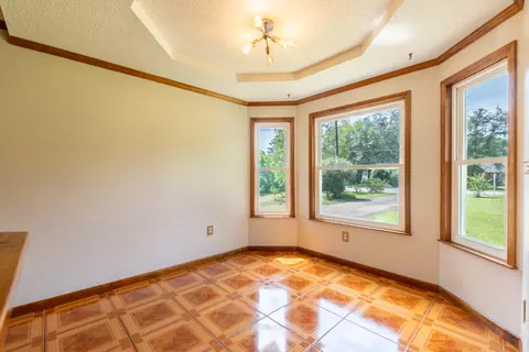 Living - 324 John King Rd, Crestview, FL 32539 photo 3 of 6