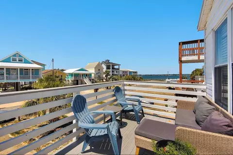 1420 Bahia Dr, Navarre, FL 32566