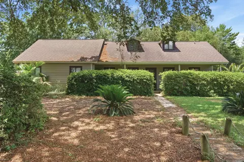 2725 Sherwood Dr, Navarre, FL 32566