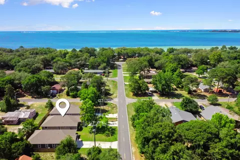 4 8th St UNIT B, Shalimar, FL 32579