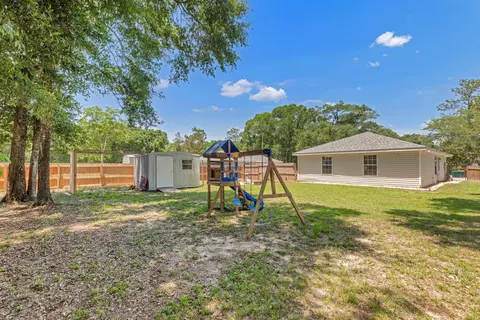 Exterior - 953 Mayo Trl, Crestview, FL 32536 photo 4 of 6