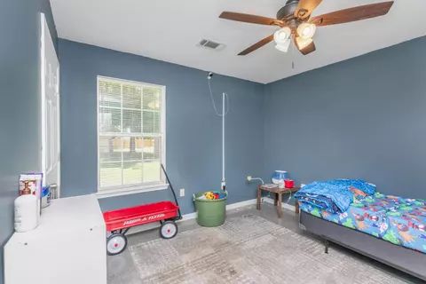 Bedroom - 953 Mayo Trl, Crestview, FL 32536 photo 3 of 8