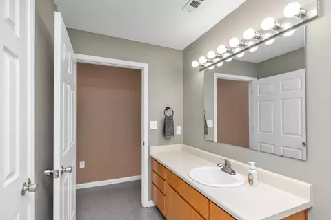 Bath - 953 Mayo Trl, Crestview, FL 32536 photo 2 of 3