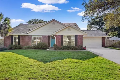 2832 Winners Circle Dr, Navarre, FL 32566