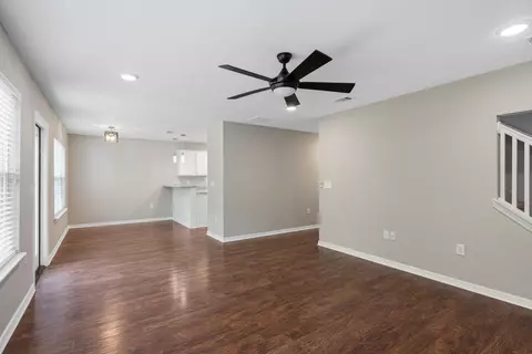 Living - 440 Eisenhower Dr, Crestview, FL 32539 photo 5 of 7