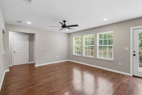 Living - 440 Eisenhower Dr, Crestview, FL 32539 photo 3 of 7