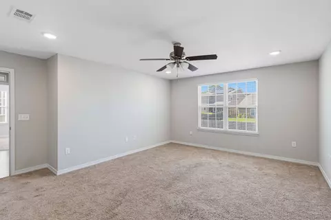 Living - 440 Eisenhower Dr, Crestview, FL 32539 photo 6 of 7