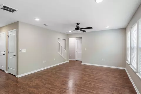 Living - 440 Eisenhower Dr, Crestview, FL 32539 photo 2 of 7