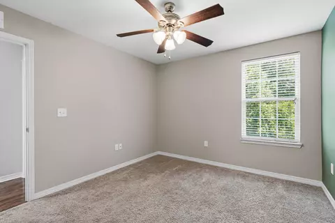 Bedroom - 440 Eisenhower Dr, Crestview, FL 32539 photo 6 of 9