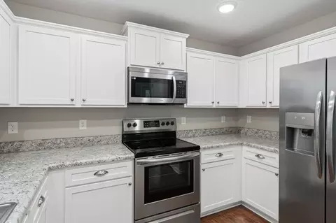 Kitchen - 440 Eisenhower Dr, Crestview, FL 32539 photo 3 of 5