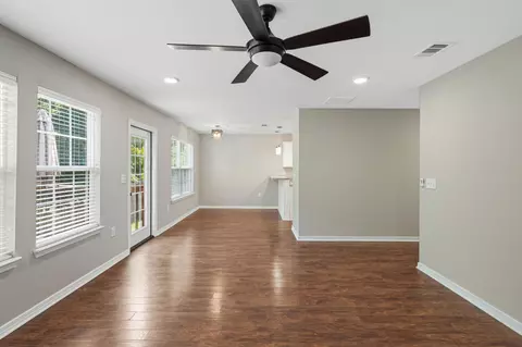 Living - 440 Eisenhower Dr, Crestview, FL 32539 photo 4 of 7