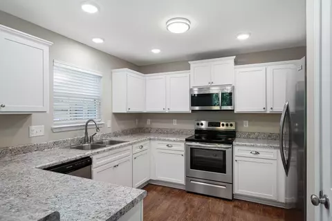 Kitchen - 440 Eisenhower Dr, Crestview, FL 32539 photo 2 of 5