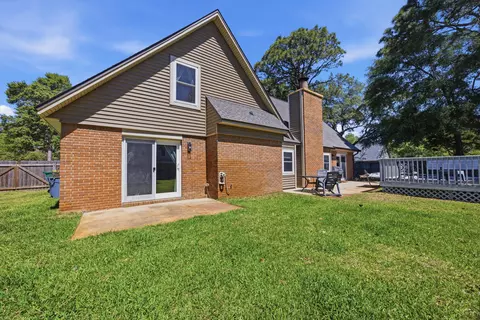 Exterior - 7 Hampton Cir, Niceville, FL 32578 photo 5 of 18