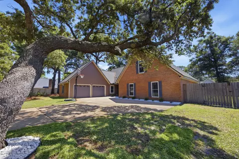 Exterior - 7 Hampton Cir, Niceville, FL 32578 photo 3 of 18