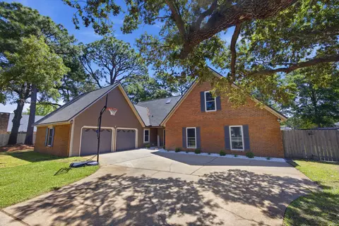 Exterior - 7 Hampton Cir, Niceville, FL 32578 photo 4 of 18