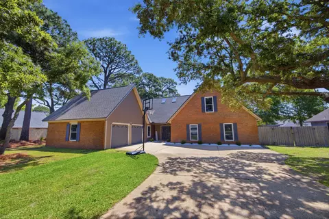 Exterior - 7 Hampton Cir, Niceville, FL 32578 photo 1 of 18