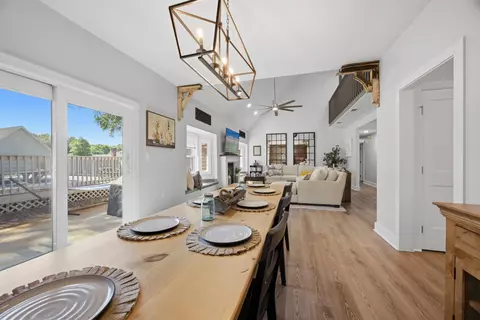 Dining - 7 Hampton Cir, Niceville, FL 32578 photo 1 of 3