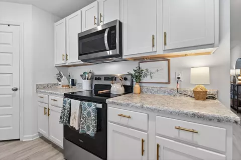 Kitchen - 51 Silverthorn St, Freeport, FL 32439 photo 2 of 5