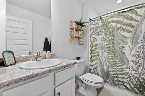 Bath - 51 Silverthorn St, Freeport, FL 32439 photo 1 of 7