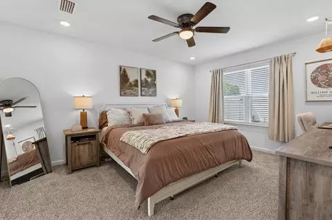 Bedroom - 51 Silverthorn St, Freeport, FL 32439 photo 11 of 14