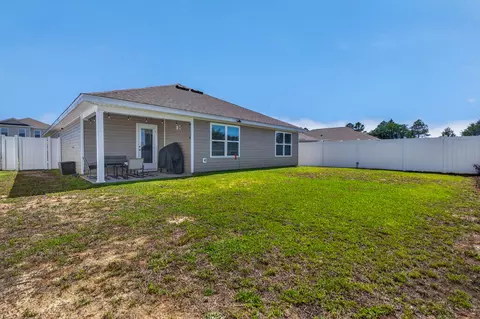 Exterior - 51 Silverthorn St, Freeport, FL 32439 photo 7 of 9