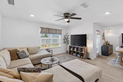 Living - 51 Silverthorn St, Freeport, FL 32439 photo 2 of 2