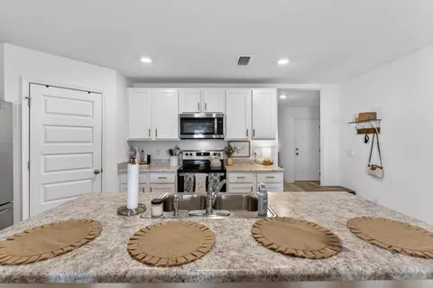 Kitchen - 51 Silverthorn St, Freeport, FL 32439 photo 5 of 5
