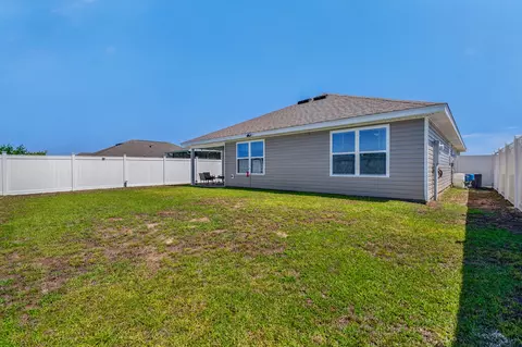 Exterior - 51 Silverthorn St, Freeport, FL 32439 photo 8 of 9