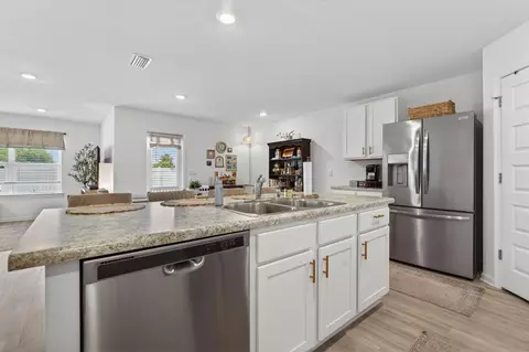 Kitchen - 51 Silverthorn St, Freeport, FL 32439 photo 3 of 5
