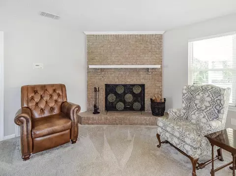 Living - 5367 Constitution Rd, Crestview, FL 32539 photo 2 of 2